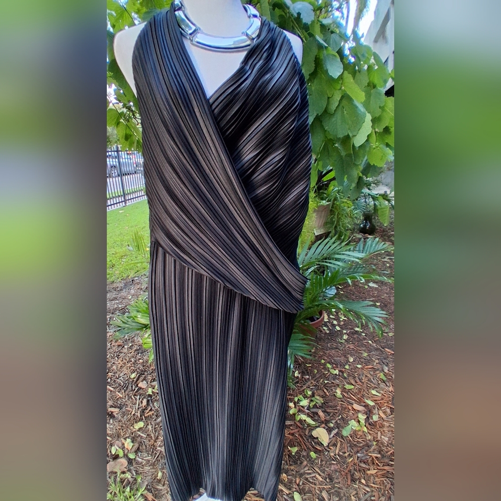 🔥ASOS DRAPED Black PLISSE HALTER Maxi Dress Size 10 EUC - Picture 7 of 12